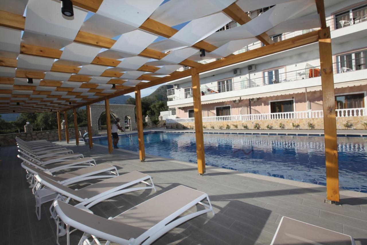 Hotel Riviera ボルシュ エクステリア 写真